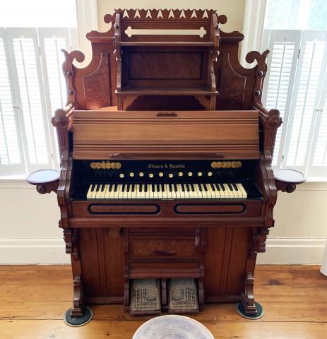 Photo of Mason & Hamlin pump organ